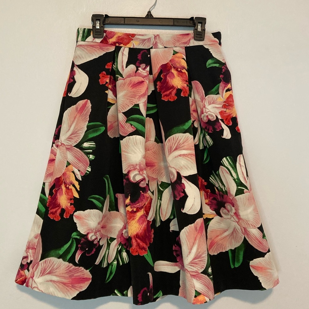 New York and Company 7th Avenue floral black midi skirt